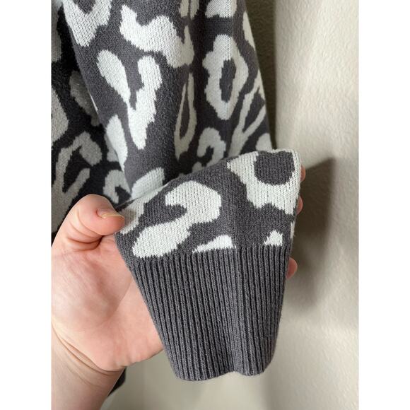 LANE BRYANT Dark Gray & White Leopard Print Crewneck Sweater Size 18 - Picture 8 of 16